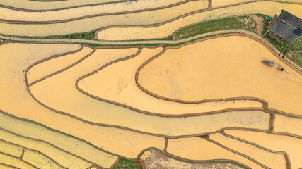 Water season flows into terraced fields and rice planting begins in Mu Cang Chai, Yen Bai. Photo...
