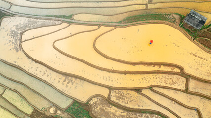 Water season flows into terraced fields and rice planting begins in Mu Cang Chai, Yen Bai. Photo...