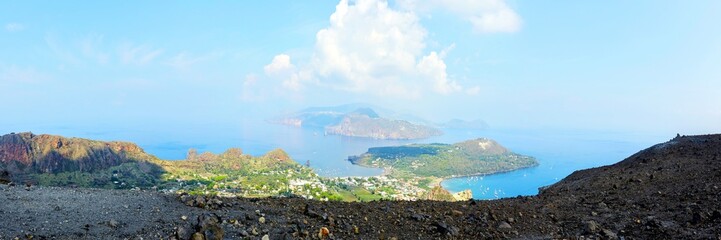 Vulcano-volcan-des-iles-eoliennes-en-sicile