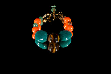 Pulseira de pedras naturais. 