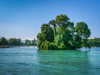 L'île aux Cygnes du lac d'Annecy