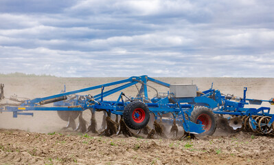 Six plates to plow the soil in a tractor that agriculture use to till the soil for their crops...