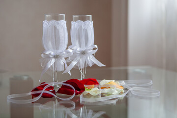 Elegant Wedding Champagne Flutes with Rose Petals