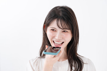 音声入力　女性　スマホ