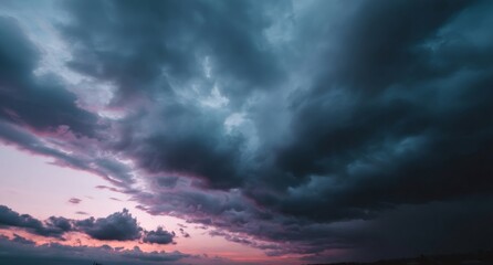 Obraz premium Intense weather system building overhead at sunset with swirling dramatic clouds