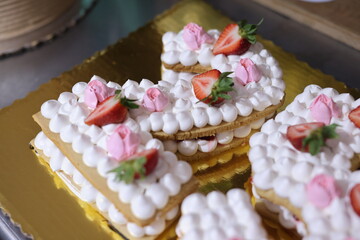 Pastel creativo con forma y numero 25. Fiesta cumpleaños. Colores.