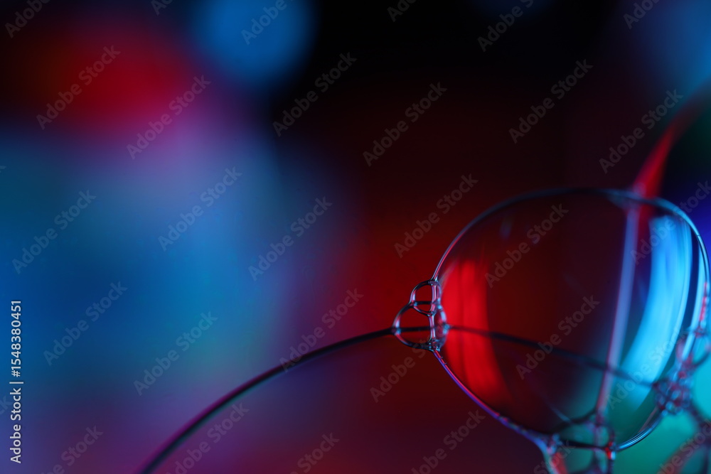 Fototapete red reflections of liquid in macro, red liquid surface, bubbles in macro, connection of bubbles in m