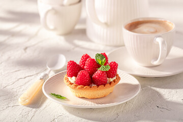 Sweet and delicious mini tart made of raspberries.