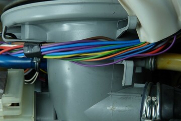 Kable elektryczne w zmuwarce