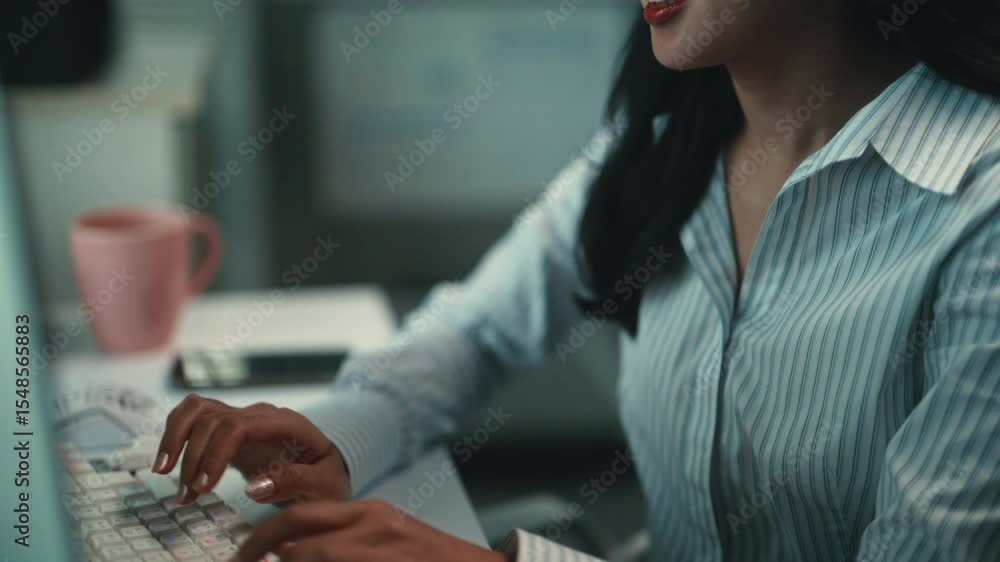 Poster Professional asian businesswoman working intently at desk, typing on keyboard while focusing on computer screen during workplace task