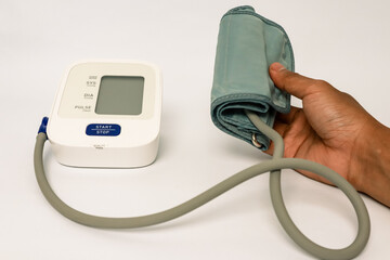 Blood pressure monitoring device for health control and medical checkups at home