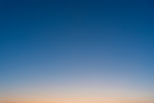 日の入り後の空の背景