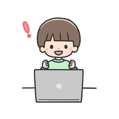 パソコンの前で喜ぶ男の子