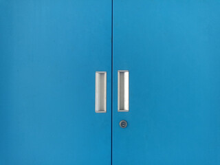 handle and lock on aluminum cabinet