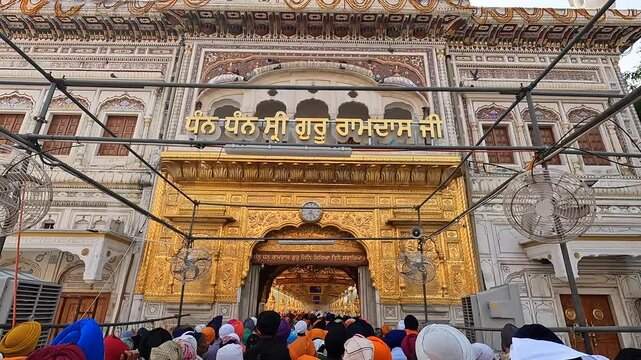 Devotees Entering Golden Temple (Harmandir Sahib) Amritsar
ਧੰਨ ਧੰਨ ਸ੍ਰੀ ਗੁਰੂ ਰਾਮਦਾਸ ਜੀ Meaning: "Blessed, Blessed is Sri Guru Ram Das Ji" (Guru Ram Das Ji - fourth Sikh Guru & the founder of Amritsar)