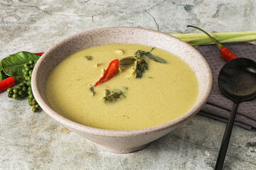 Thai green chicken curry with coconut
