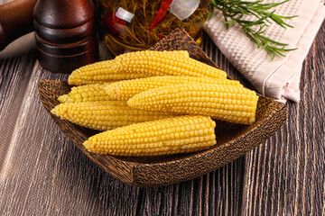 Canned baby mini corn cob