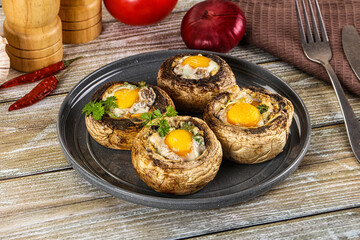 Baked champignon with quail egg