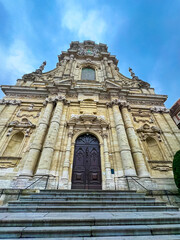 Obraz premium Wide-angle view of a stunning baroque church facade in Leuven under blue sky