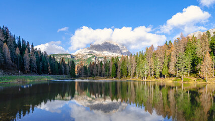 Fototapeta premium Les Dolomites en Italie ( IA gomme )