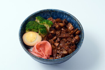 Plat traditionnel Japonais Riz au Porc Mijoté à la Sauce Soja