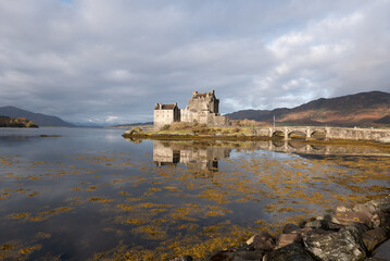 Castello di Eilean Donan su un Lago, Scozia