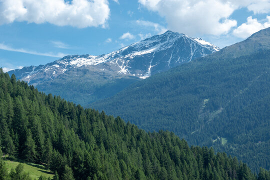 bornio val zebr&ugrave; tourist town known for its winter sports facilities and uncontaminated valleys