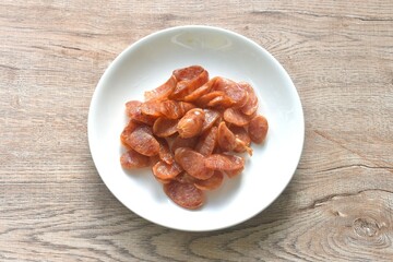 crispy fried slice Chinese pork sausage arranging on plate