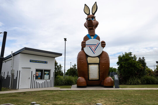 Giant Matilda kangaroo statue at Traveston service centre