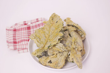 hands holding a spinach leaves crackers