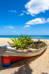 Barque décorative sur plage de Maurice 