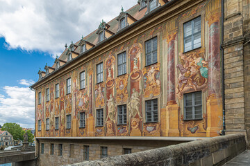 Obraz premium Façade of the Old Town Hall in Bamberg, Germany, decorated with frescoes, on island at the Regnitz river.Mentioned in 1387, rebuilt 1461-1467, redesigned in the Baroque and Rococo styles 1744-1756