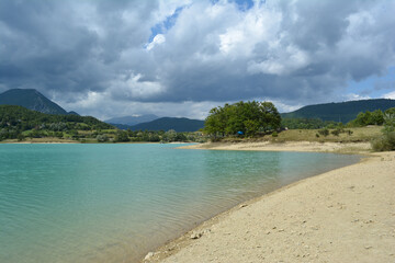 Turquoise Lake Shore and Forested Hills – Castel San Vincenzo