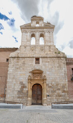 Fototapeta premium Alcala de Henares - May 5, 2025: Classic buildings in the historic center of Madrid, called Alcala de Henares, Spain