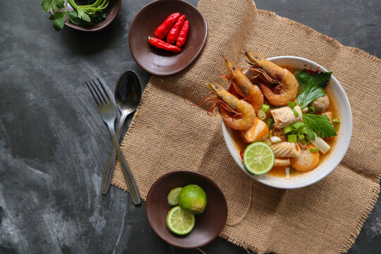 Tom yam soup originating from Thailand. Tom yum is made with shrimp, chili, lime, chicken, fish, or seafood and mushrooms.