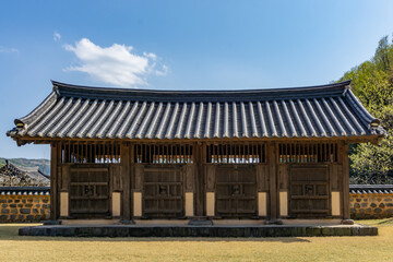 Obraz premium Traditional Korean Architectural Style Hanok Housing Landscape