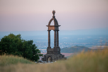 Le plateau de Gergovie en Auvergne au coucher de soleil