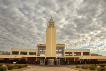 Fototapeta premium Detalhes da torre da Antiga Estação Ferroviária em Clima Nublado.