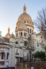Fototapeta premium Basilica of Sacre Coeur (Sacred Heart) on Montmartre hill, Paris, France