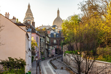 Obraz premium Architecture of L'Abreuvoir street in Montmartre hill, Paris, France