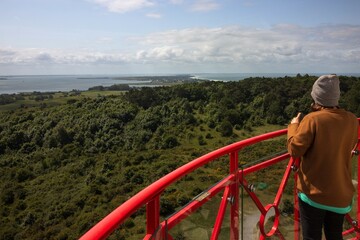 Traumhafter Inselblick von der Aussicht Plattform vom Leuchtturm Dornbusch auf der Ostseeinsel...