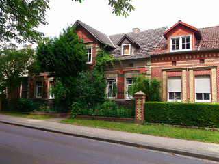 Backsteingebäude einer Kleinstadt