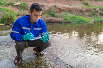 Environmental engineers inspect water quality,Bring water to the lab for testing,Check the mineral...