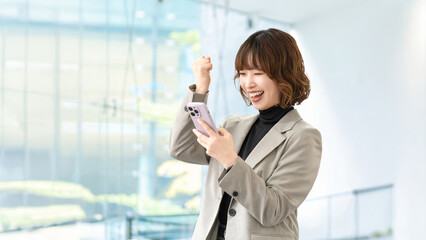 採用活動の新常識:SNSチェックの重要性と「エスキュー」が提供する革新的アプローチ