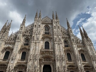 duomo cathedral facade milan italy