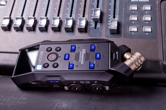 illustrative editorial materials, zoom h6 essential sound recorder