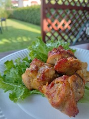 Grilled meat on a plate with a juicy green salad. A perfect dish for summer and for the Keto diet.