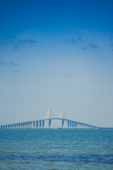 Obraz premium scenic views of sunchine skyway bridge in florida