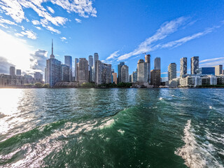 Naklejka premium Toronto Canada skyline on a blue sunny summer day