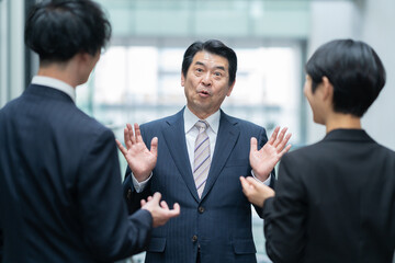 オフィスで働くビジネスマン　撮影協力：スカパー東京メディアセンター
